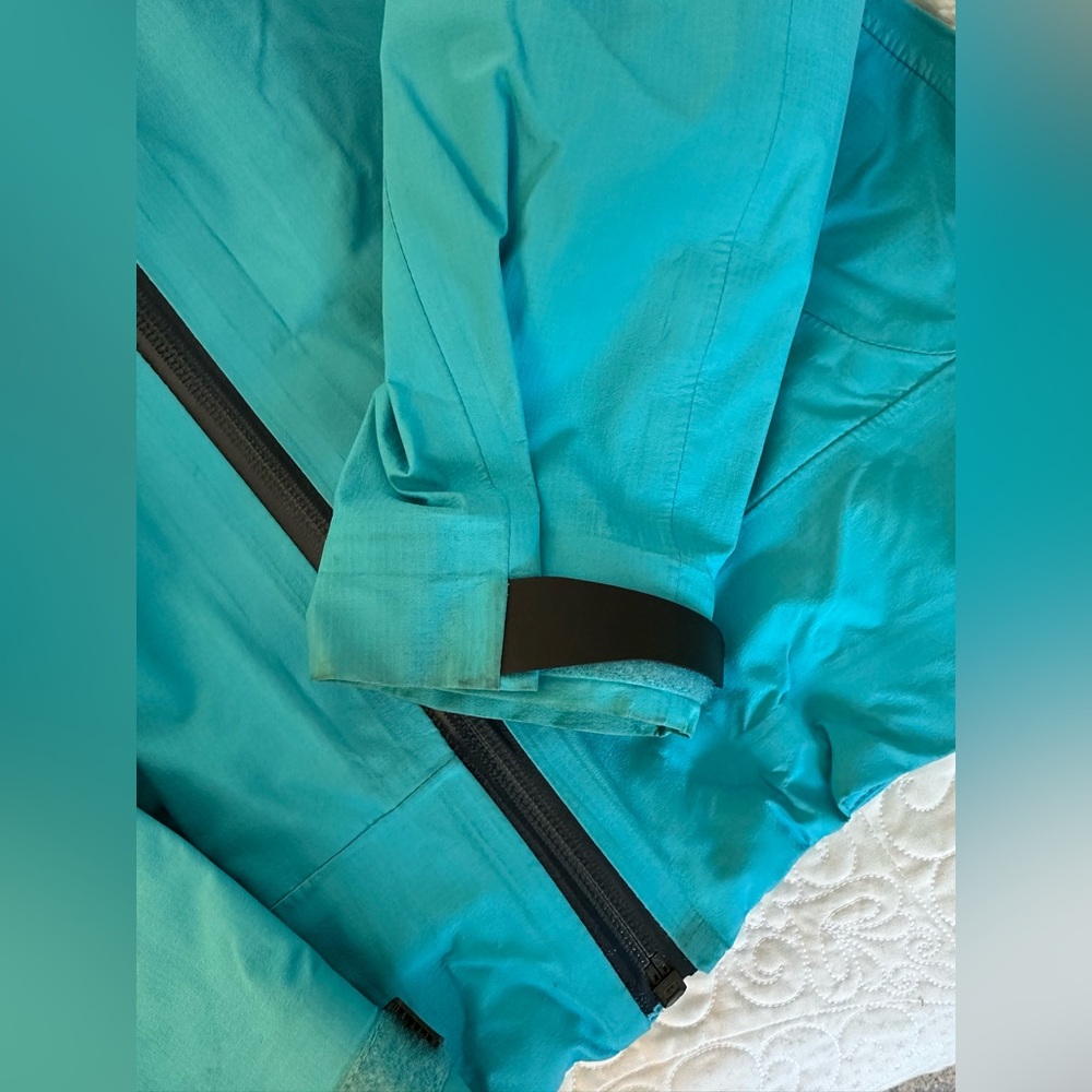 The North Face Summit Series Women’s Jacket - Picture 6 of 7